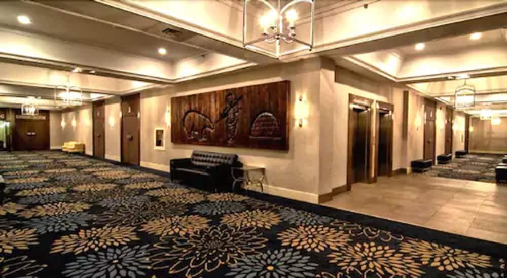 The Senator Hotel & Conference Center Timmins Exteriör bild