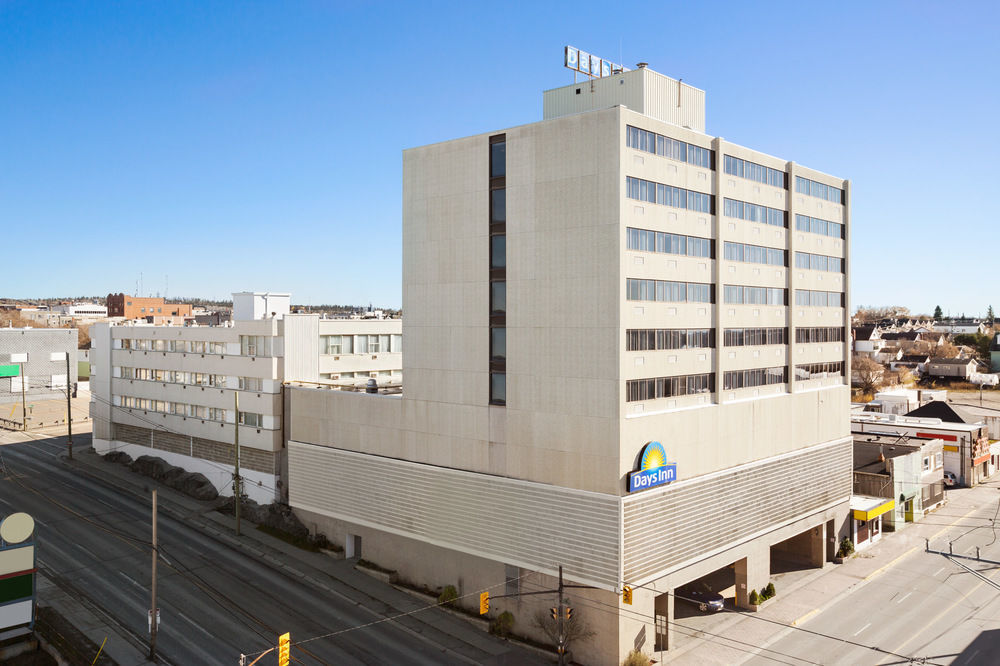 The Senator Hotel & Conference Center Timmins Exteriör bild